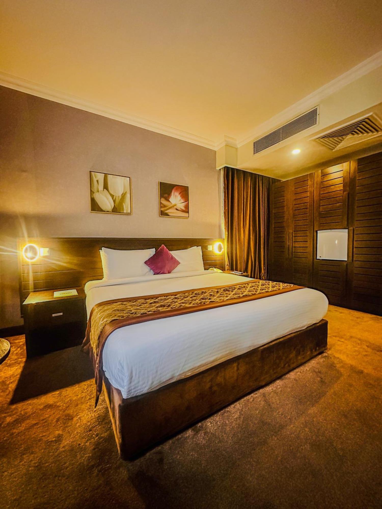 Golden Tulip Ibadan Hotel Exterior photo